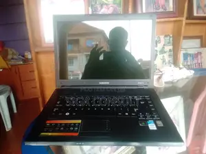 Laptop Samsung R700 4GB Intel Core 2 Duo HDD+SSD 128GB