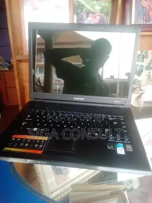 Laptop Samsung R700 4GB Intel Core 2 Duo HDD+SSD 128GB