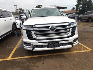 Toyota Land Cruiser Prado 2021 White