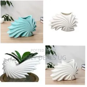 Simple and Stylish Creative Sea Bird Shell Mix Decorative Vases