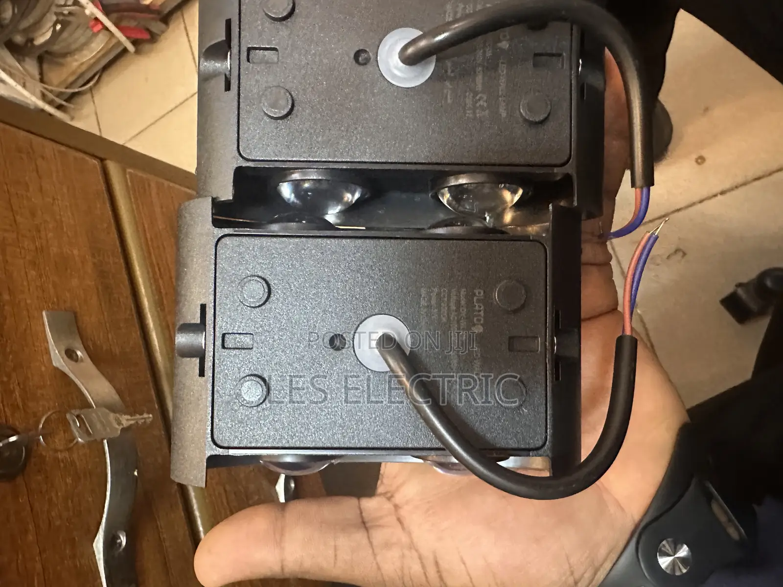 2eye Up and Down Wall Light