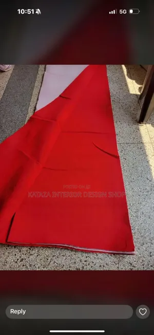 Red Per Square Meter Woolen Carpet