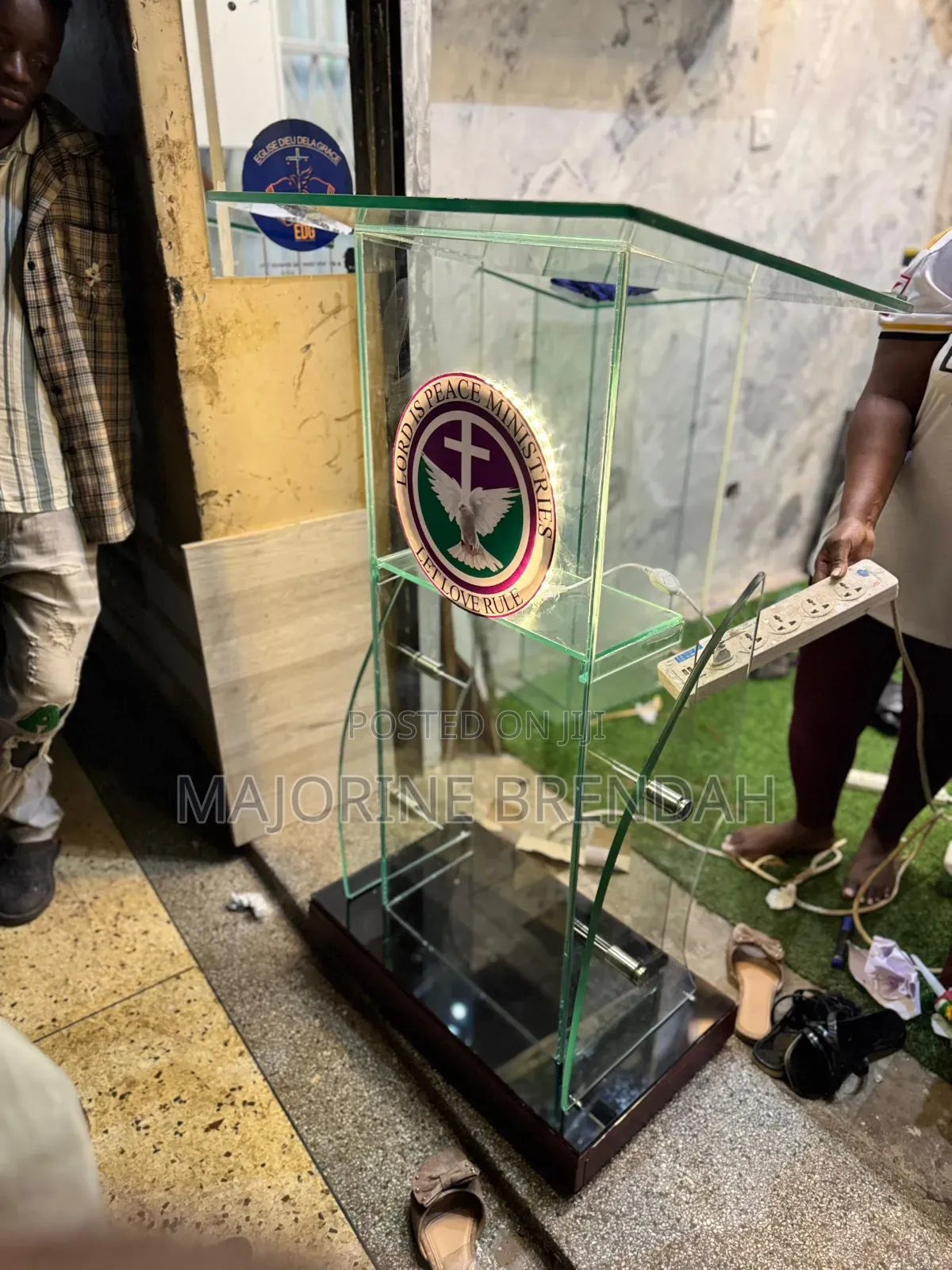 A Clear Rostrum