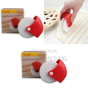 Pastry Decorative Dough Pizza Cake Pie Cutting Wheel Roller -Red