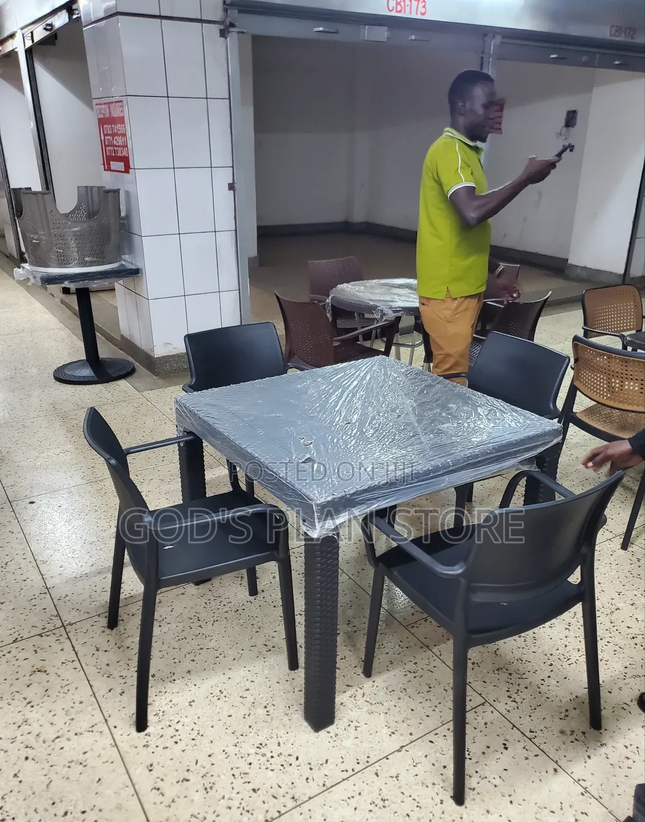 Hallway Plastic Chairs and Table Set for Restaurant