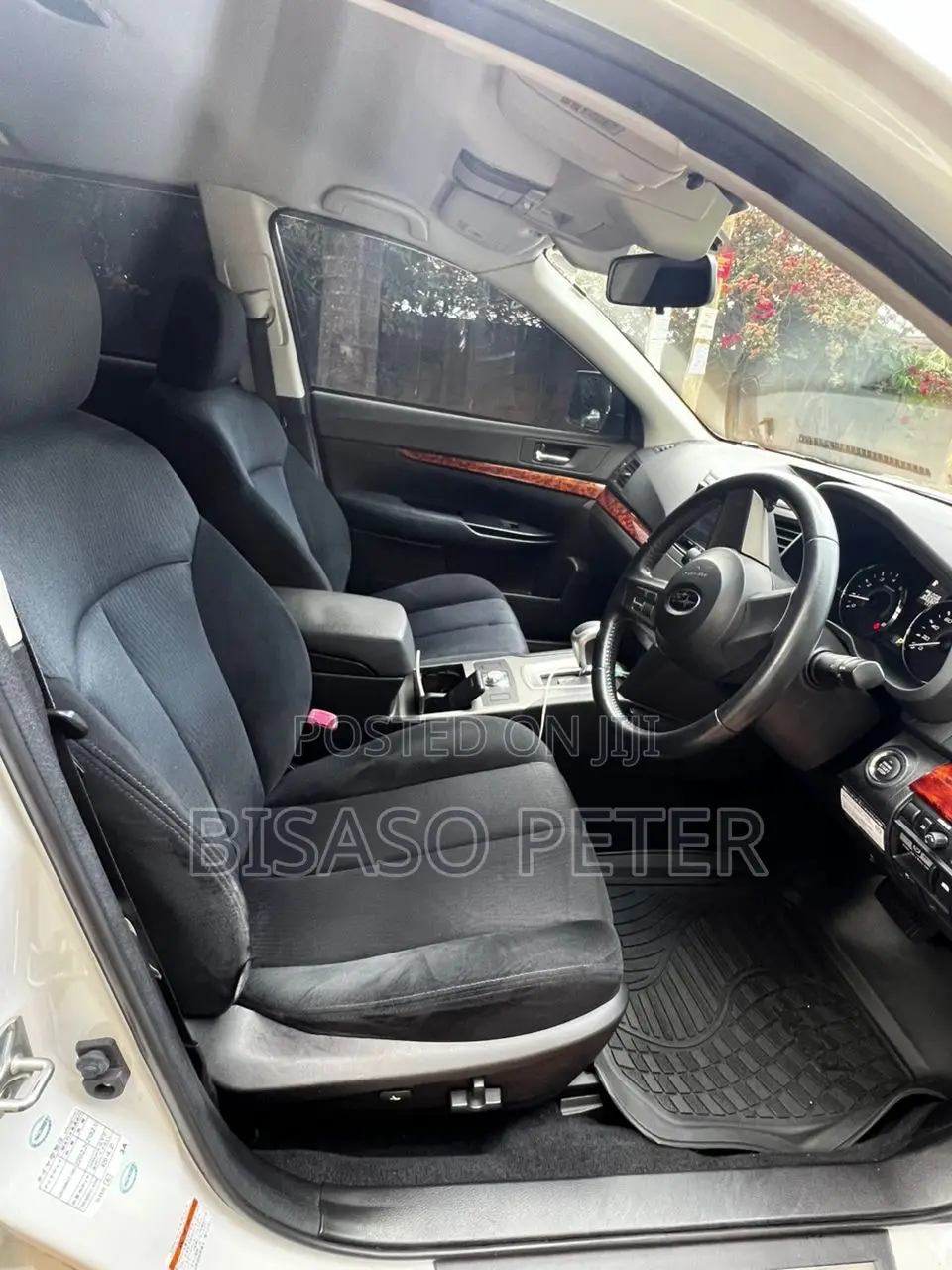 Subaru Outback 2.5i Premium 2011 White