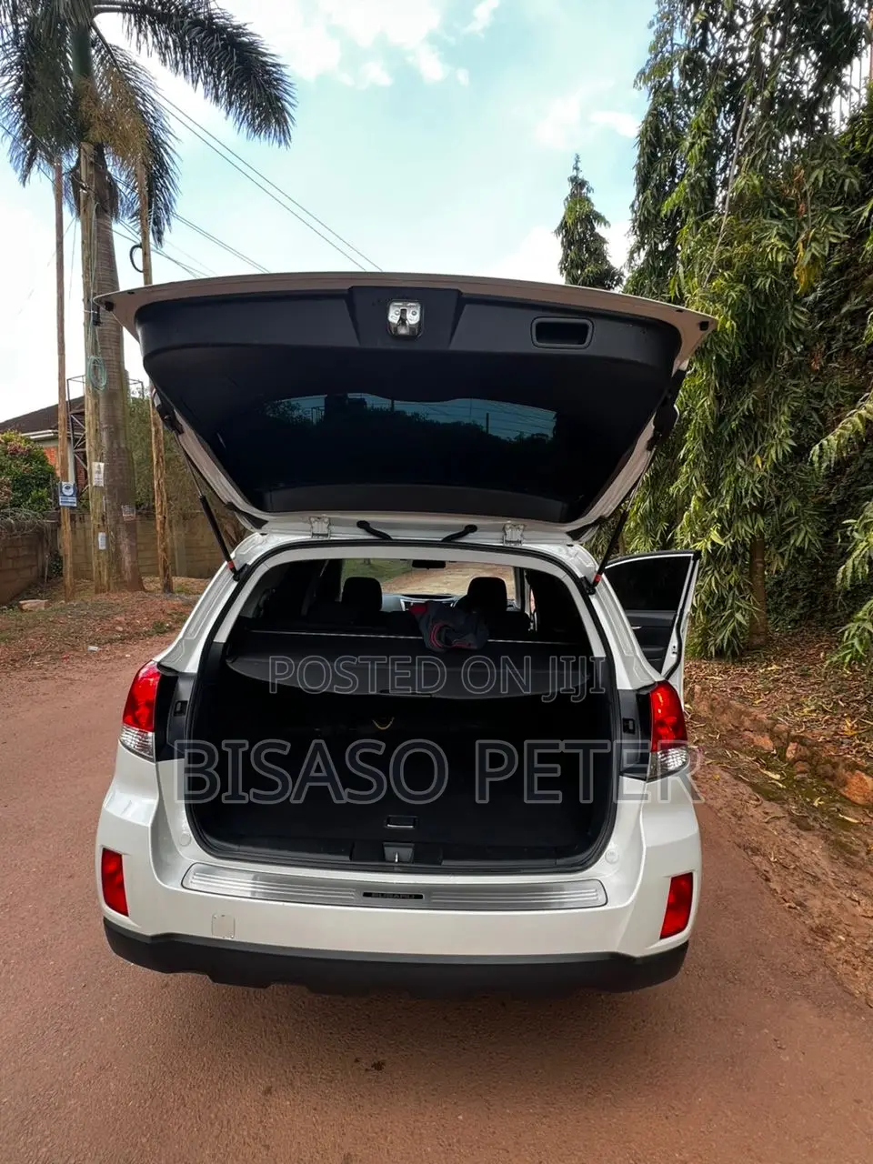 Subaru Outback 2.5i Premium 2011 White