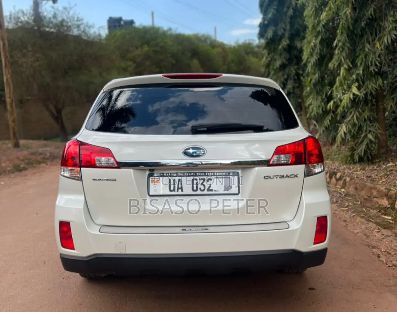 Subaru Outback 2.5i Premium 2011 White
