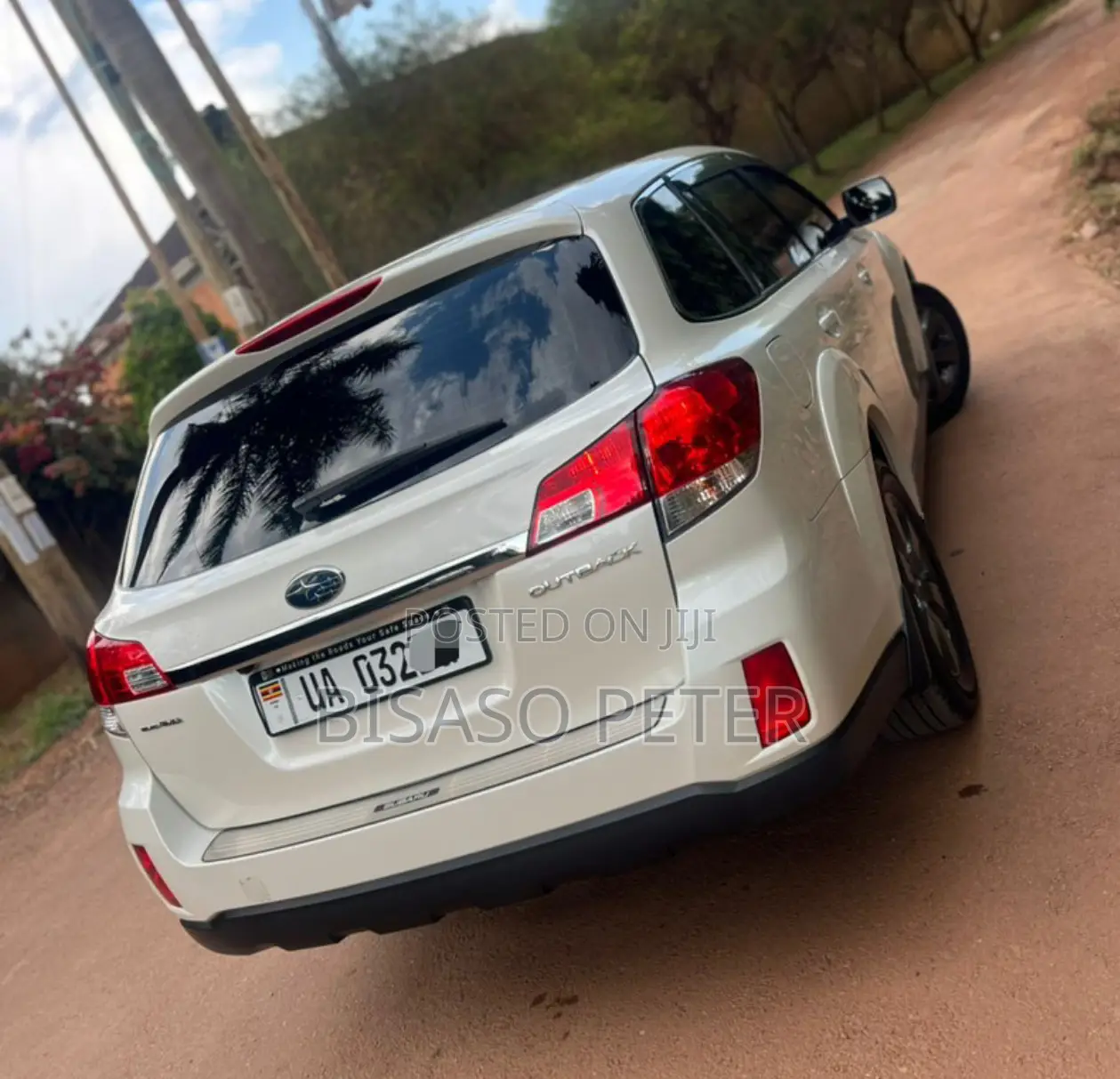 Subaru Outback 2.5i Premium 2011 White