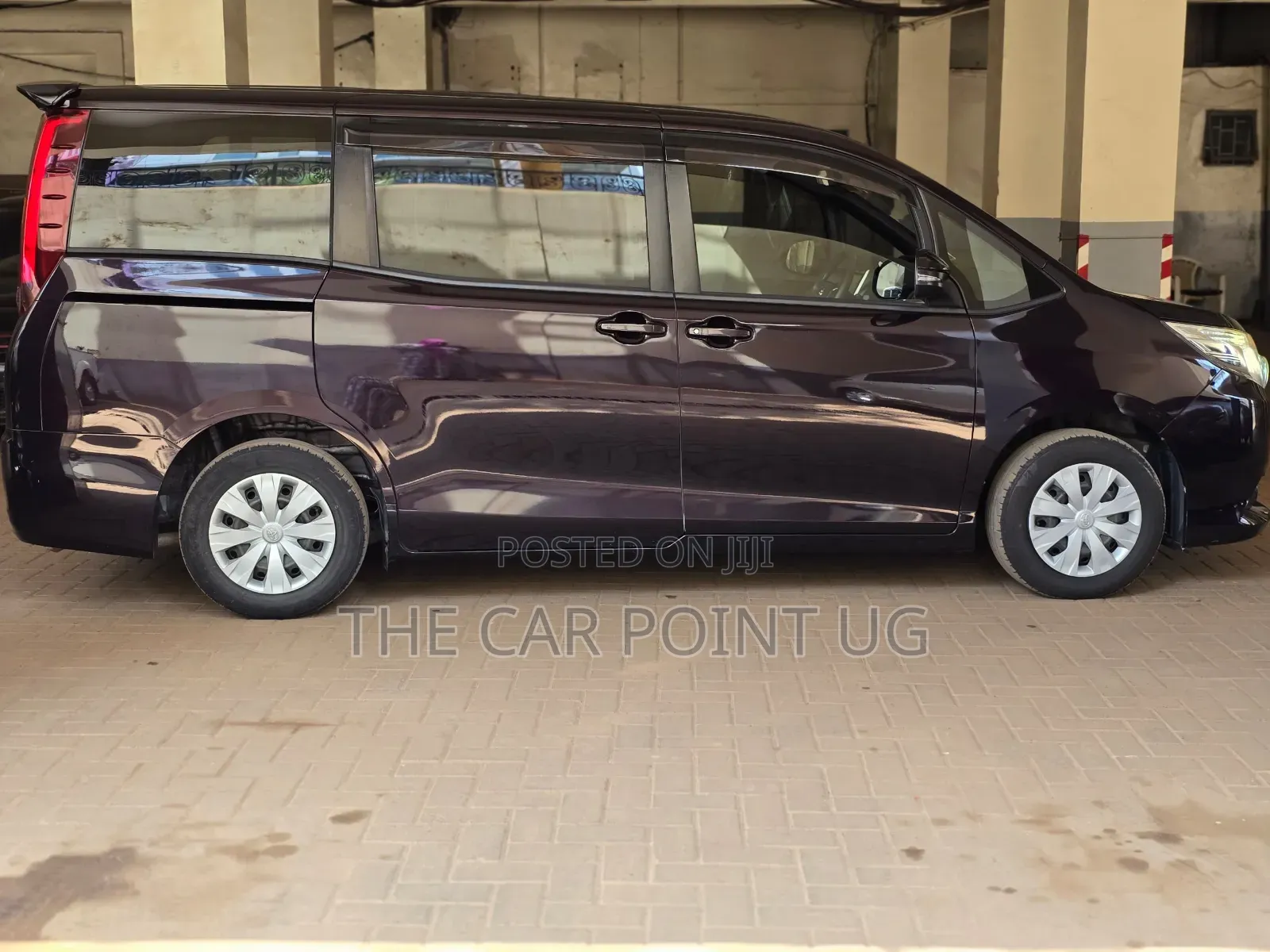 Toyota Noah 2016 Burgundy