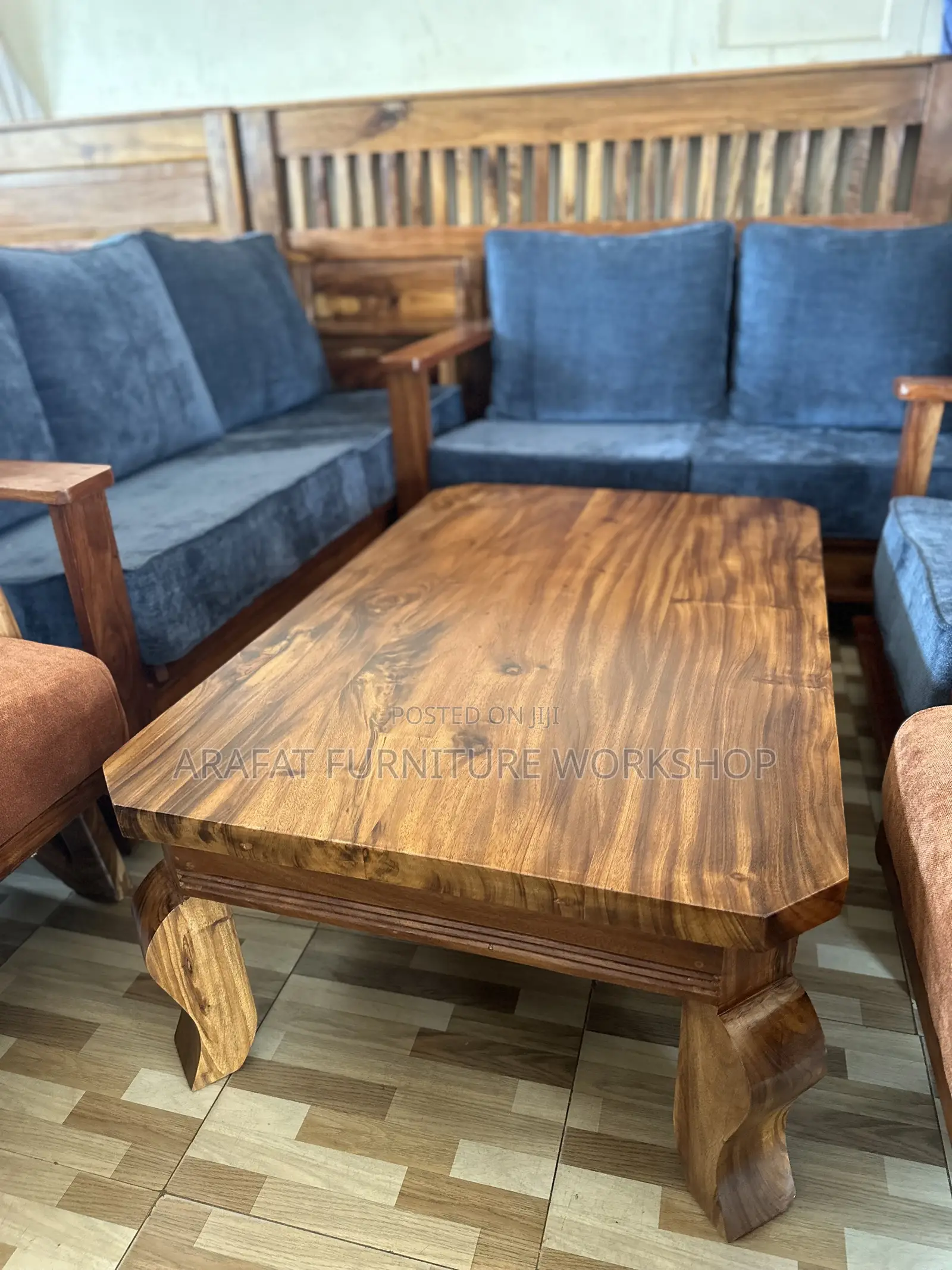 Modern Solid Mugavu Couch