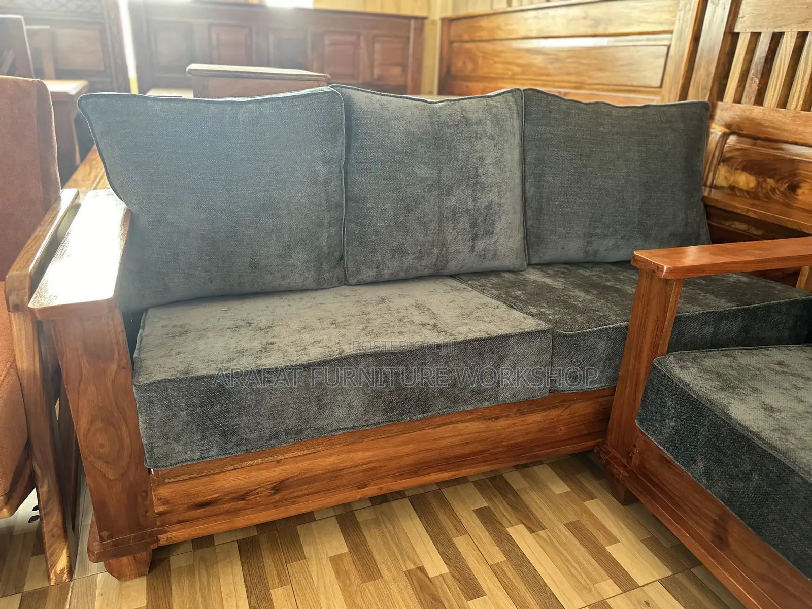 Modern Solid Mugavu Couch