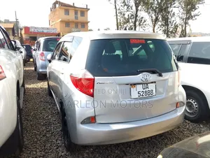 Toyota Ractis 1.5 AWD 2010 Silver