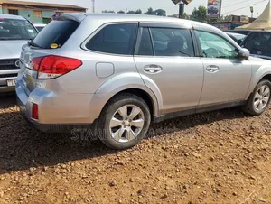 Subaru Outback 2.5i Premium 2010 Silver