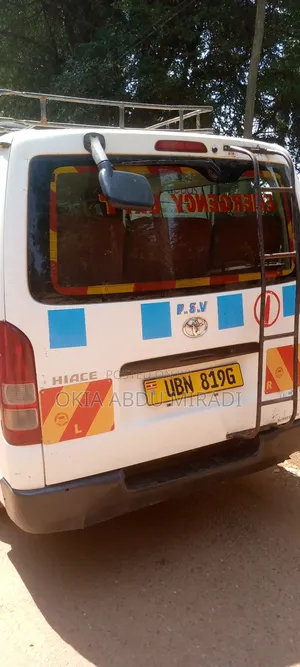Toyota HiAce 2011 White