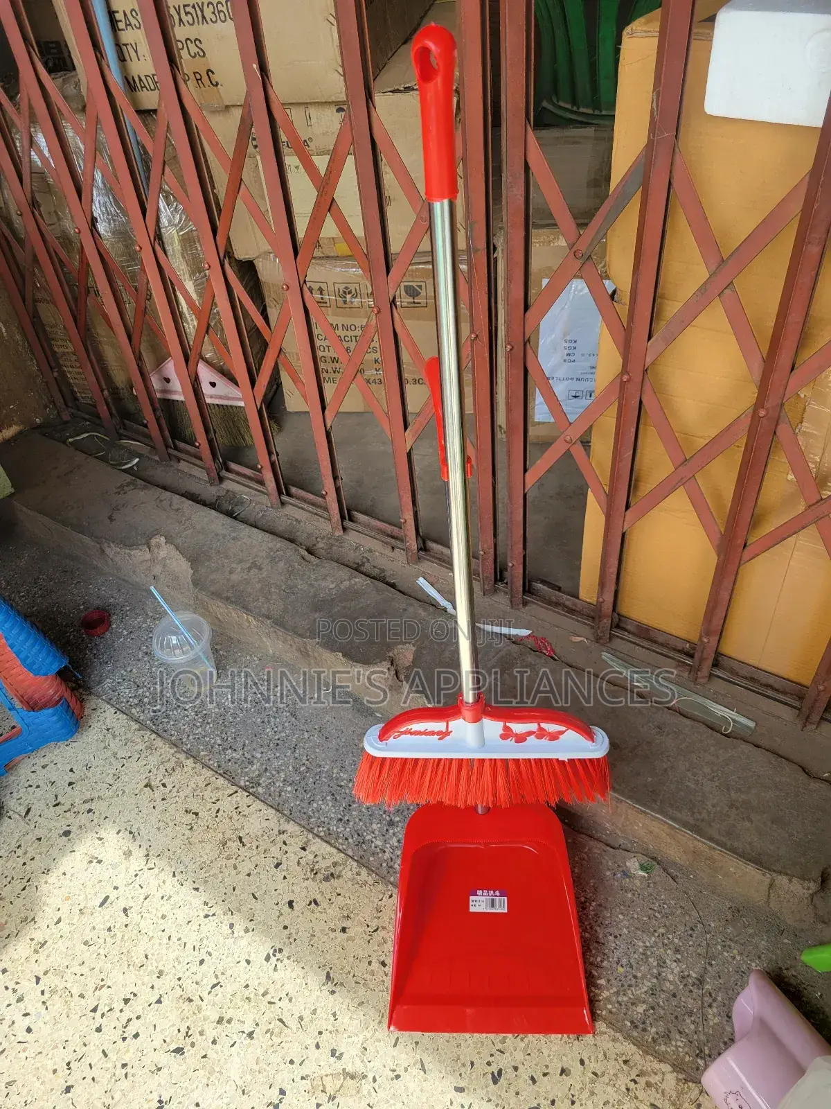 2in Hard Plastic Dust Pan
