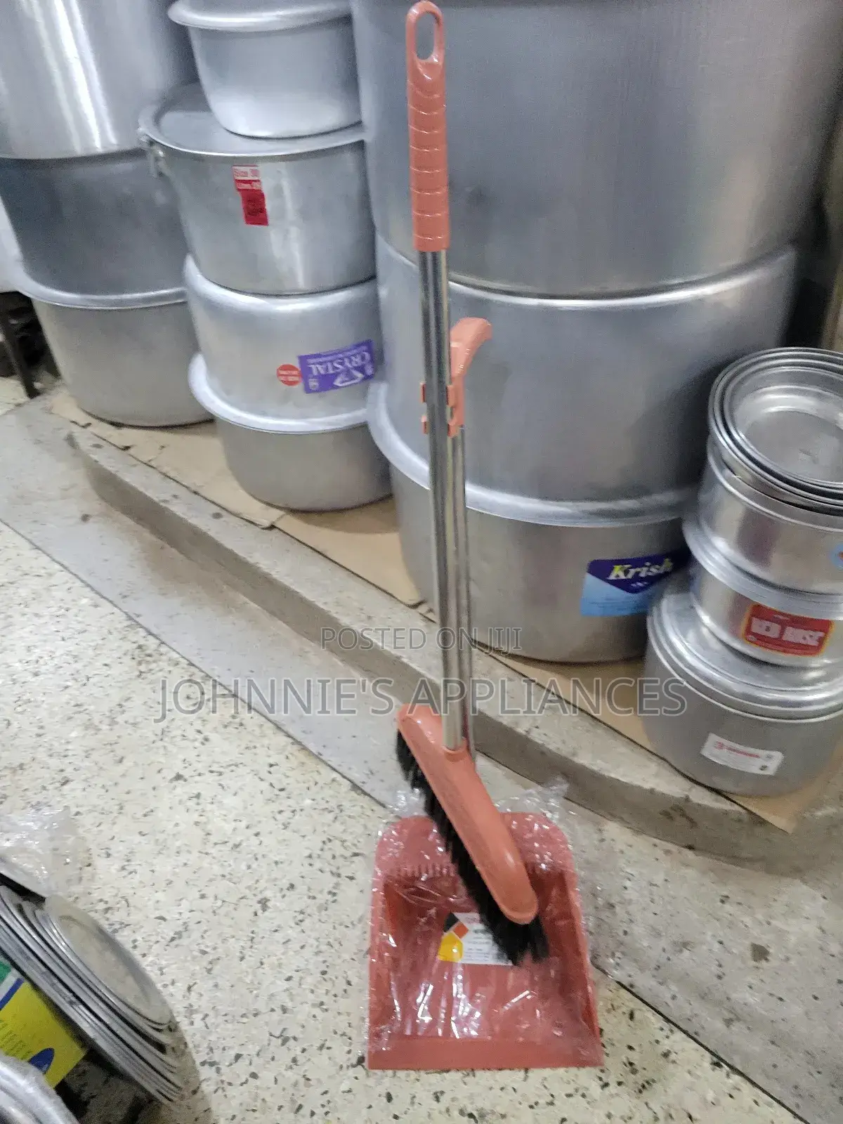 2in Hard Plastic Dust Pan