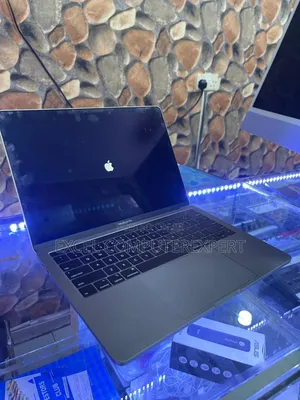 New Laptop Apple MacBook Pro 2019 8GB Intel Core I5 SSD 256GB