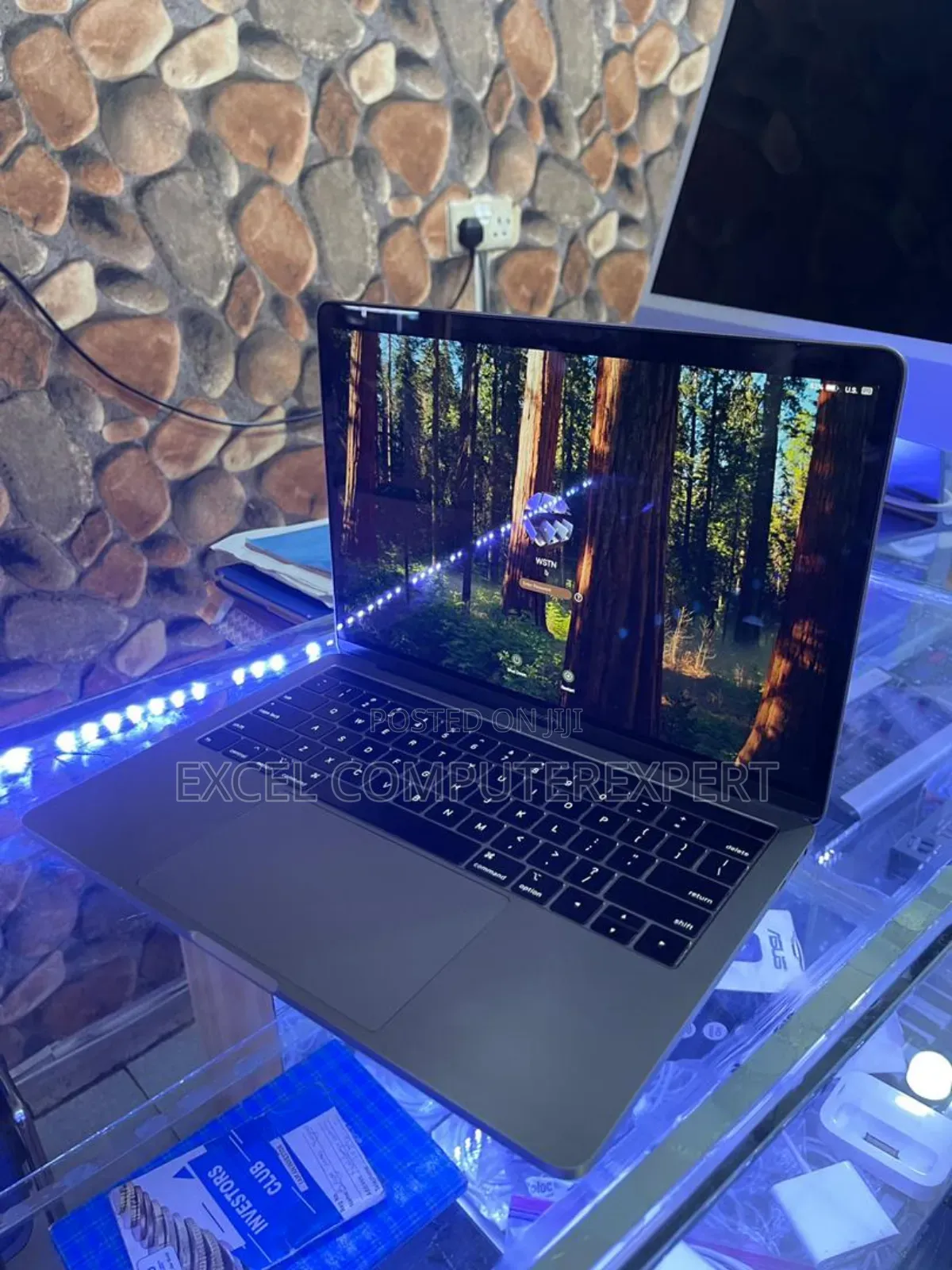 New Laptop Apple MacBook Pro 2019 8GB Intel Core I5 SSD 256GB