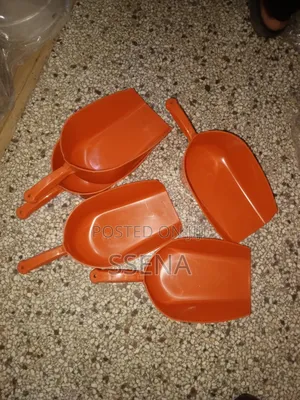 Plastic Animal Feeds Scoopers