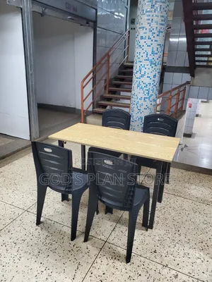 Stackable Table and Plastic Chairs Set for Gardens and Hotel