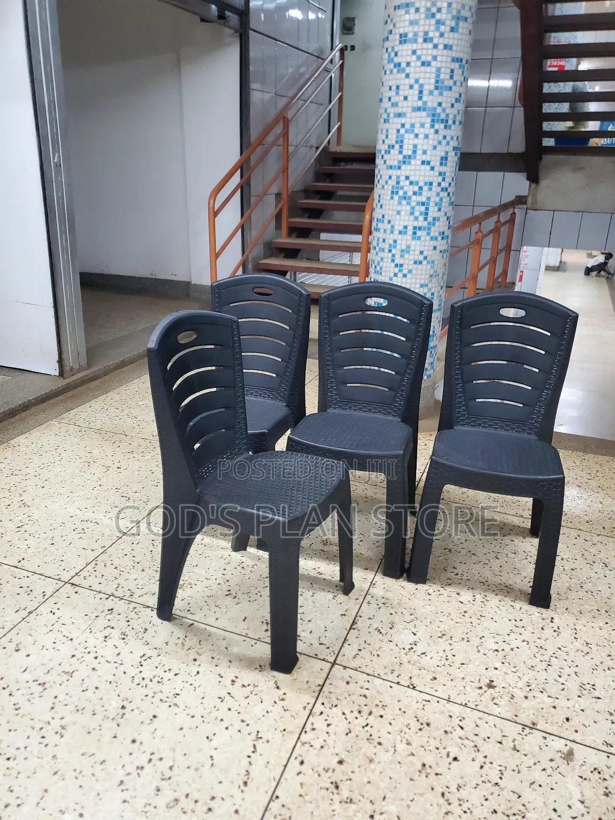 Plastic Chairs Plastic Chairs