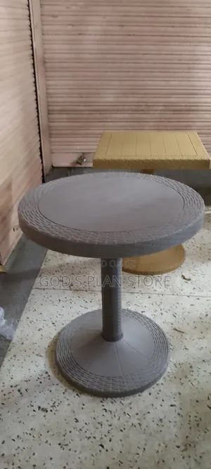 Royal Round Table Plastic Table