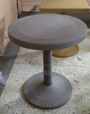 Royal Round Table Plastic Table