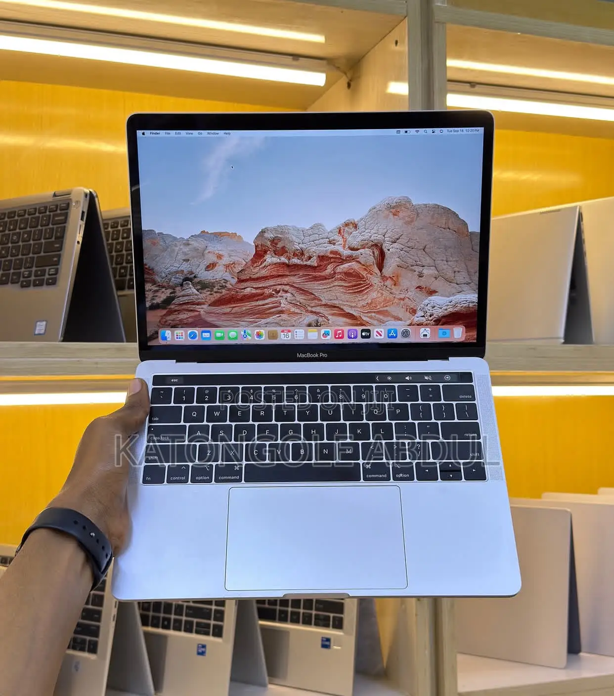 New Laptop Apple MacBook Pro 16GB Intel Core I5 SSD 512GB
