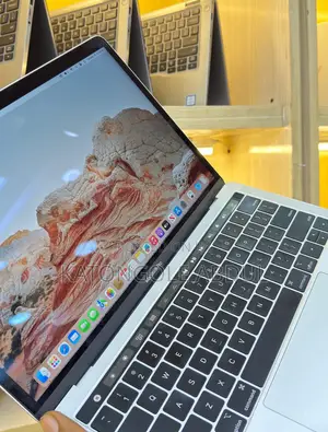 New Laptop Apple MacBook Pro 16GB Intel Core I5 SSD 512GB