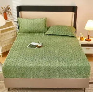 Green Tufted Matress Cover With 2 Pillow Cases
