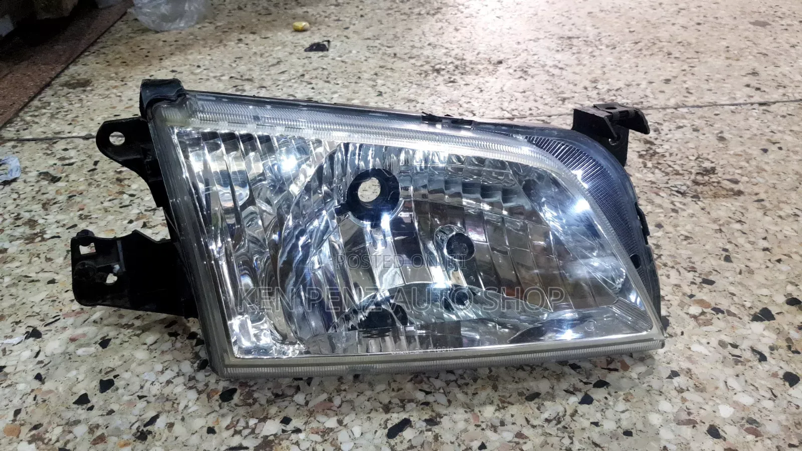 Headlamp Mazda Demio 2000