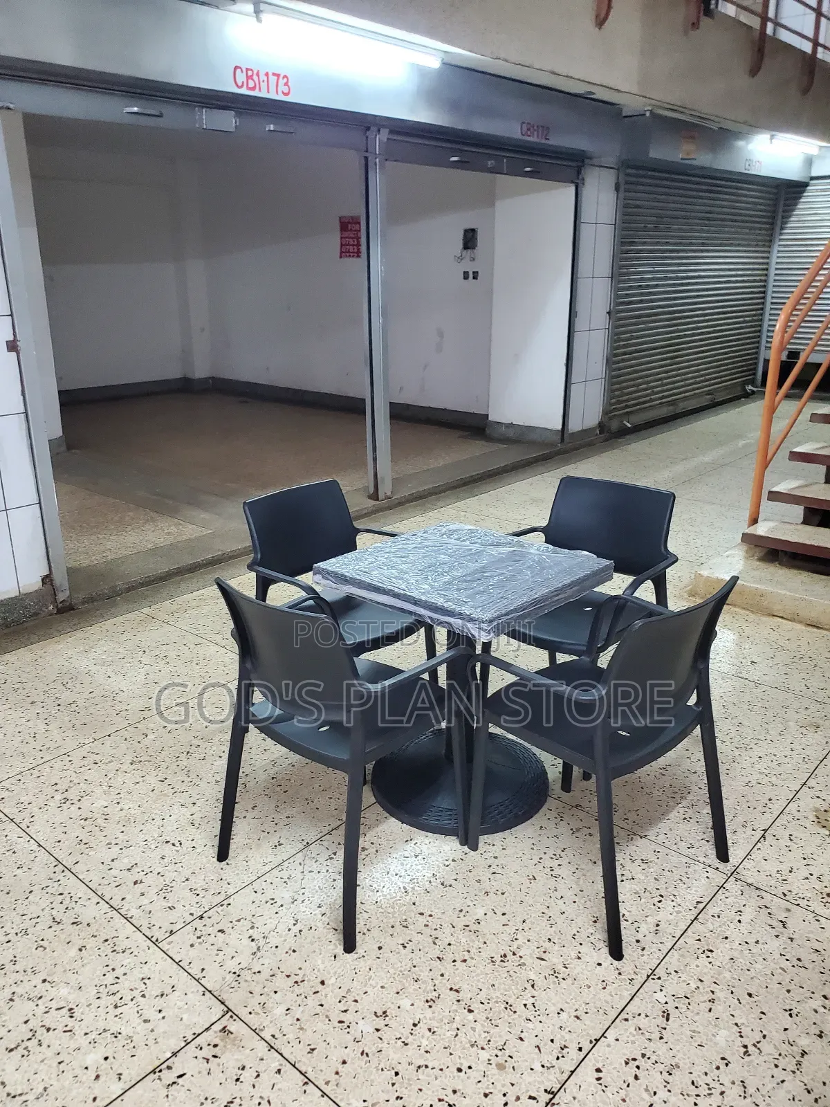 Royal Plastic Table and Chairs for Bars and Restaurants