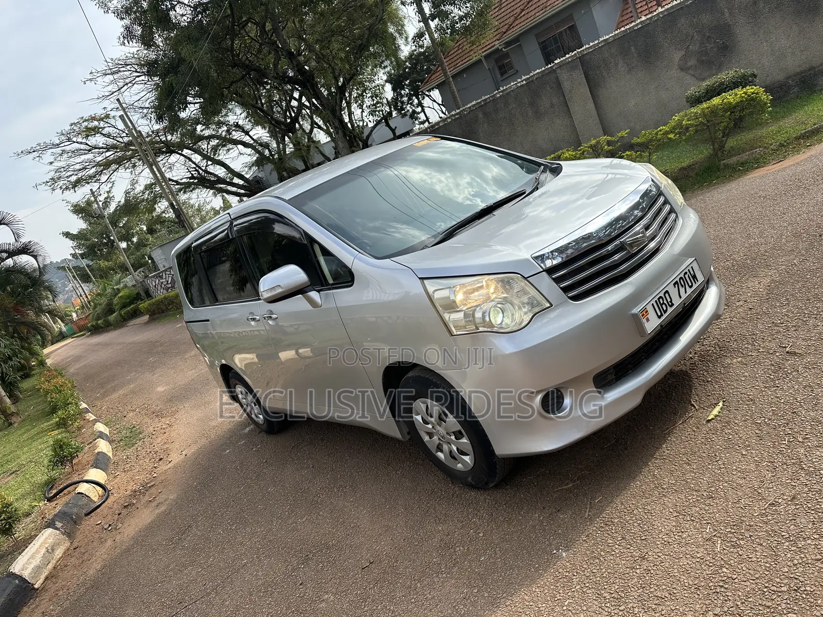 Toyota Noah 2011 White