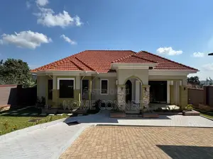 4bdrm Bungalow in Najjera 2, Central Division for sale