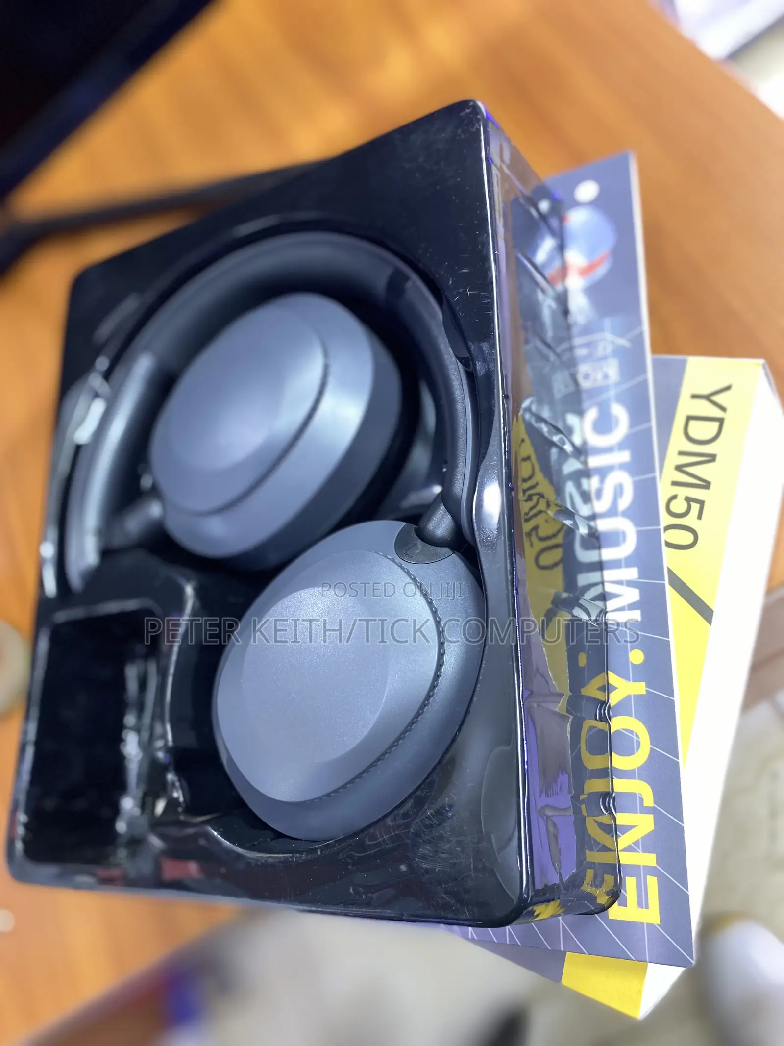 Wireless Bluetooth Headphones With Optional Plug in Jack Cable 3.5mm