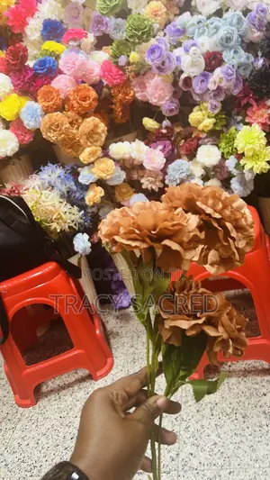 We Sell Artificial Flowers for Decoration