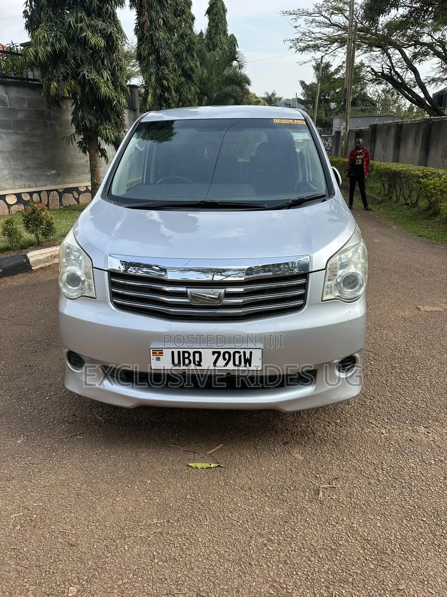 Toyota Noah 2011 White