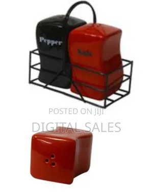 Pepper and Salt Shaker - Black and Red