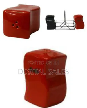 Pepper and Salt Shaker - Black and Red