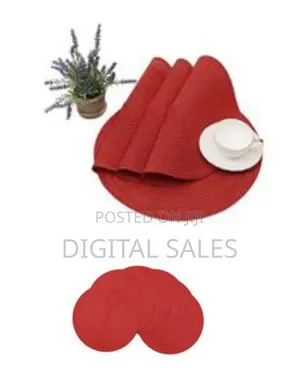 6 Round Decorative Placemats