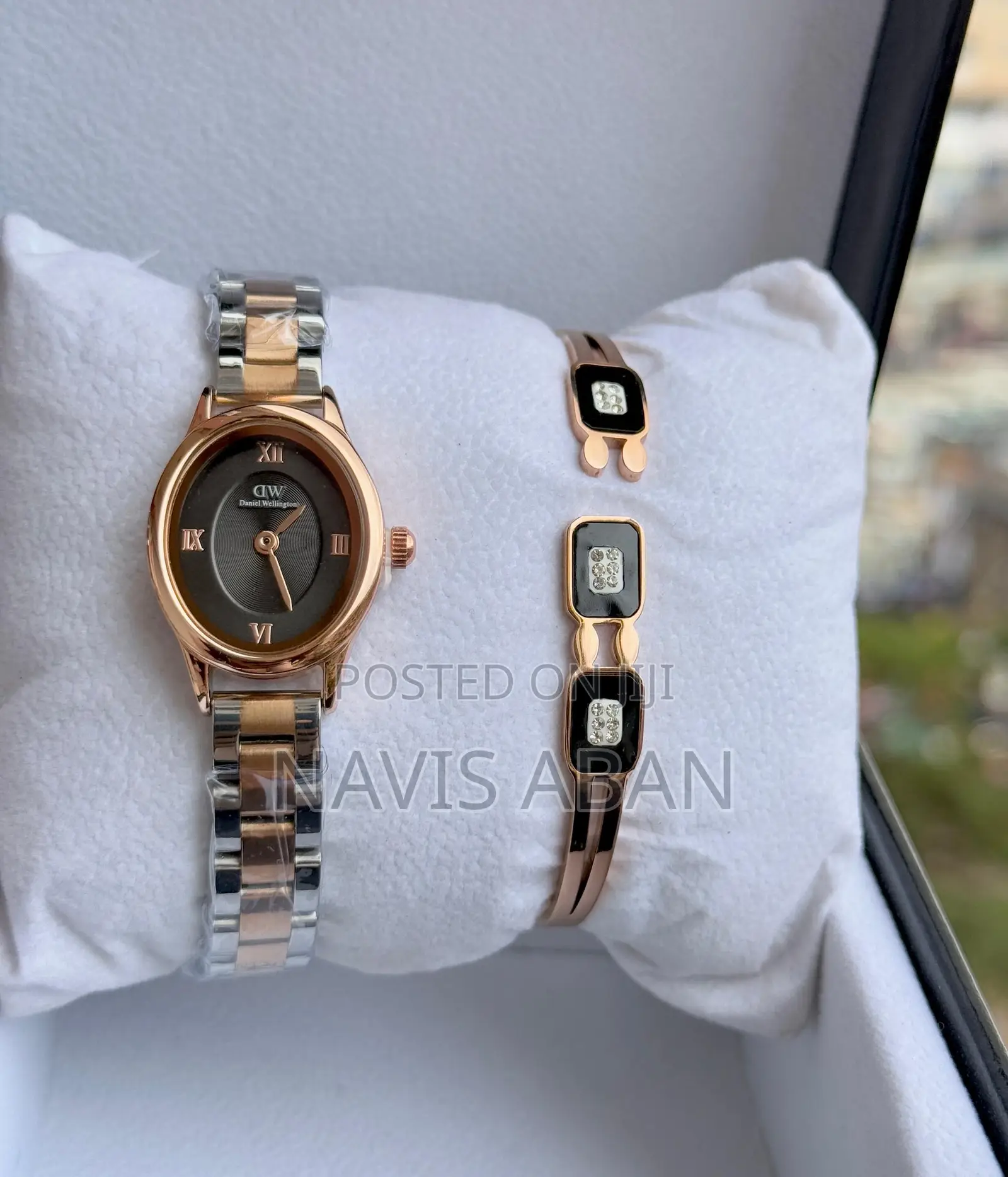Daniel Wellington Genuine Watch Plus Free Necklace