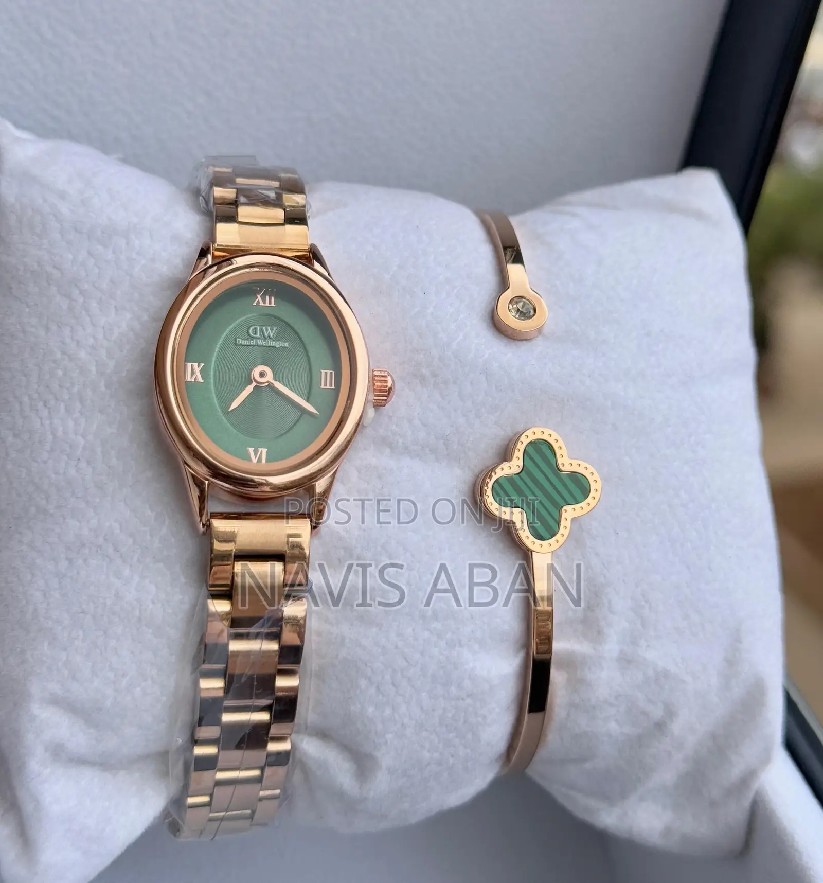 Daniel Wellington Genuine Watch Plus Free Necklace