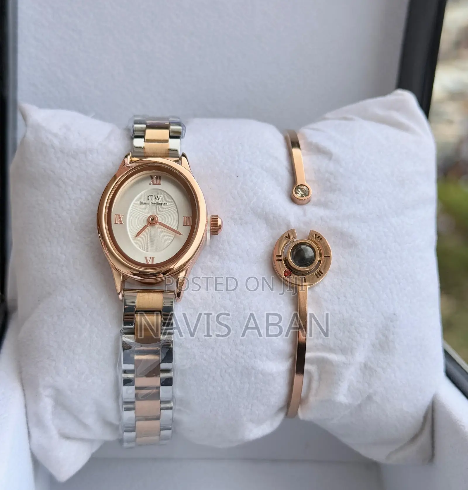 Daniel Wellington Genuine Watch Plus Free Necklace