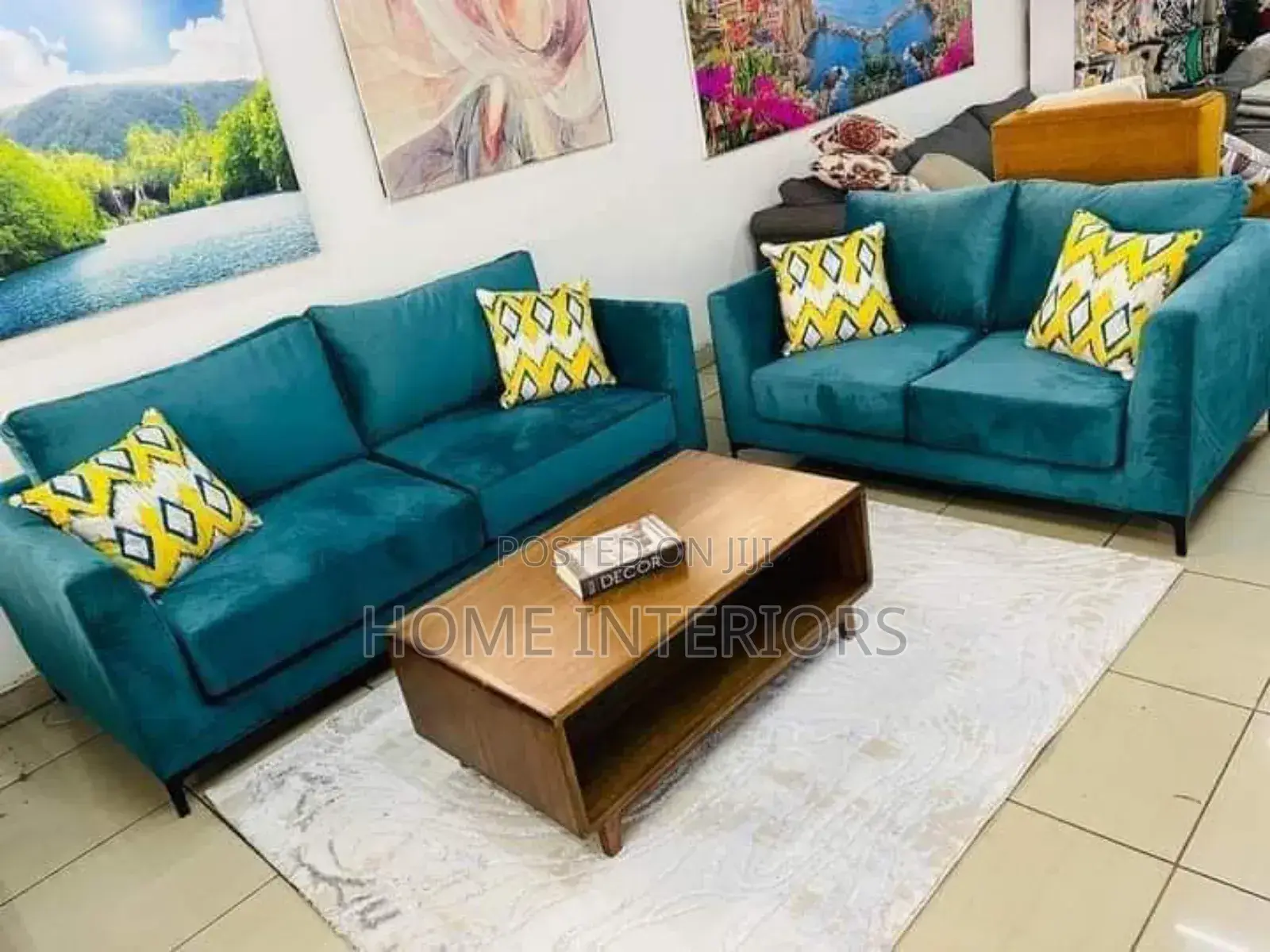 2,2 Seater Sofa With a Center Table