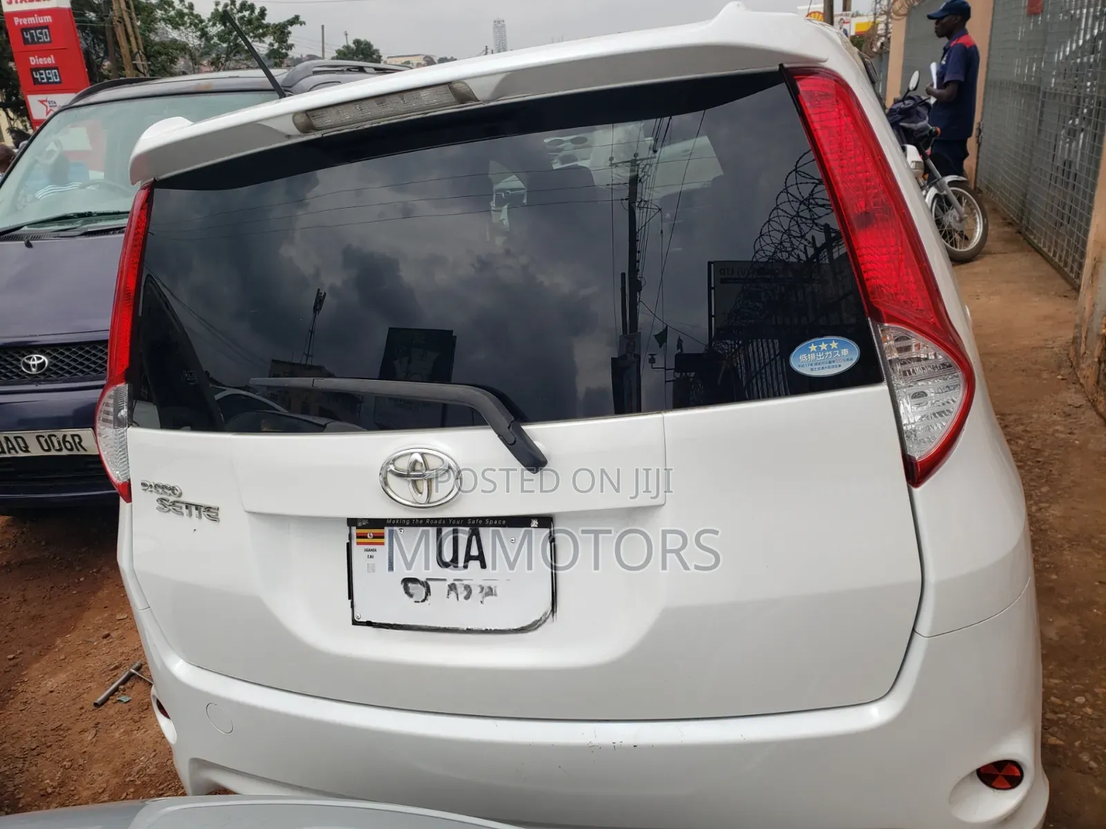 Toyota Passo Sette 1.5 AWD 2011 White