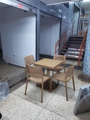 Executive Plastic Table and Plastic Chairs for Restaurant and Hotel