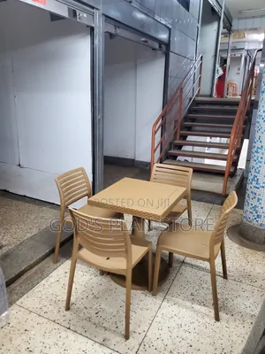 Executive Plastic Table and Plastic Chairs for Restaurant and Hotel