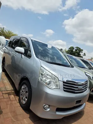 Toyota Noah 2011 Silver