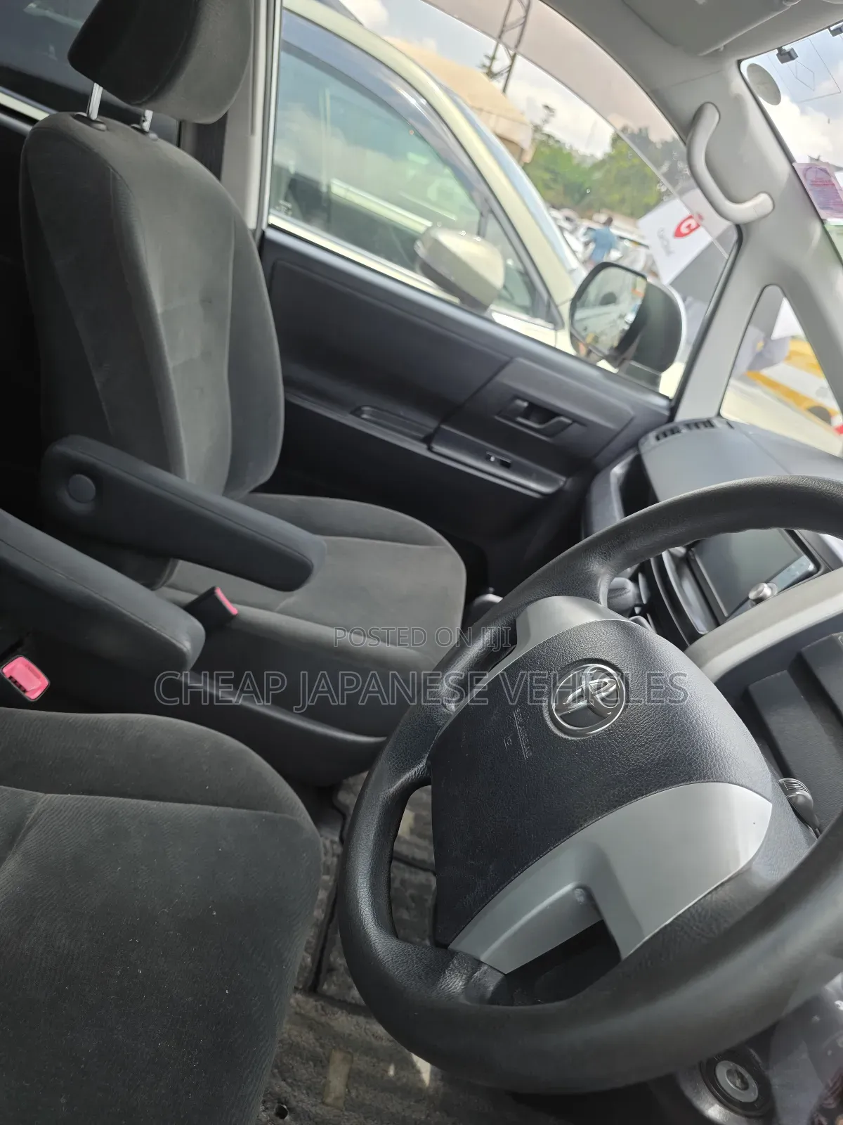 Toyota Noah 2011 Silver